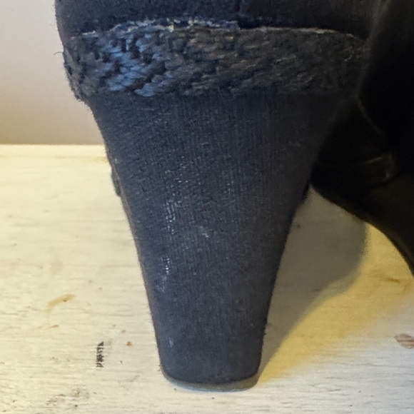 TOMS Black Canvas Peep-Toe Wedges with Patterned Lining - Picture 7 of 10